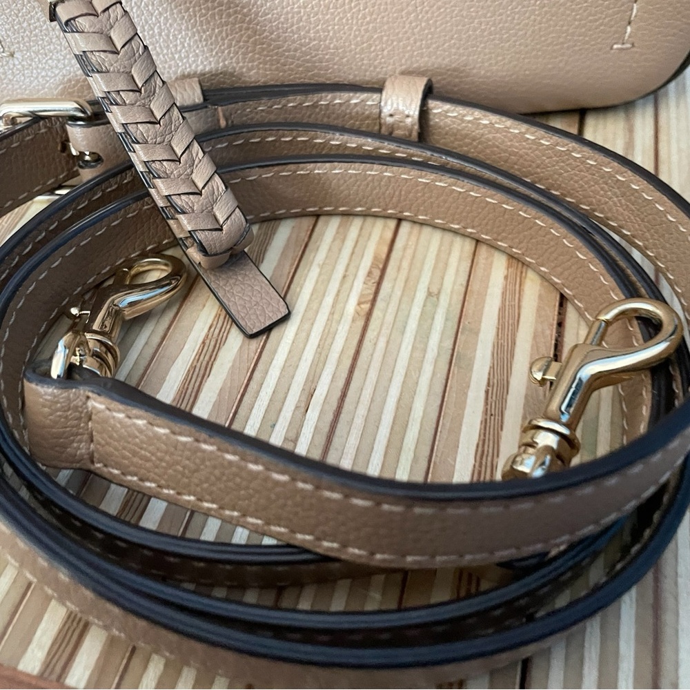 Henri Bendel Pebbled Leather Camera Crossbody Bag Beige Neutral Gold Hardware - Picture 5 of 12